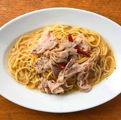 渥美半島、田原ポークとたもぎ茸の燻製醤油ペペロンチーノ　生スパゲティ