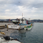 新鮮な魚を長井港から仕入れています。漁港、入札権をもっている居酒屋弥平。