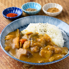 気まぐれカレーやフリットなど、ファンの多い日替わりメニューが盛り沢山！