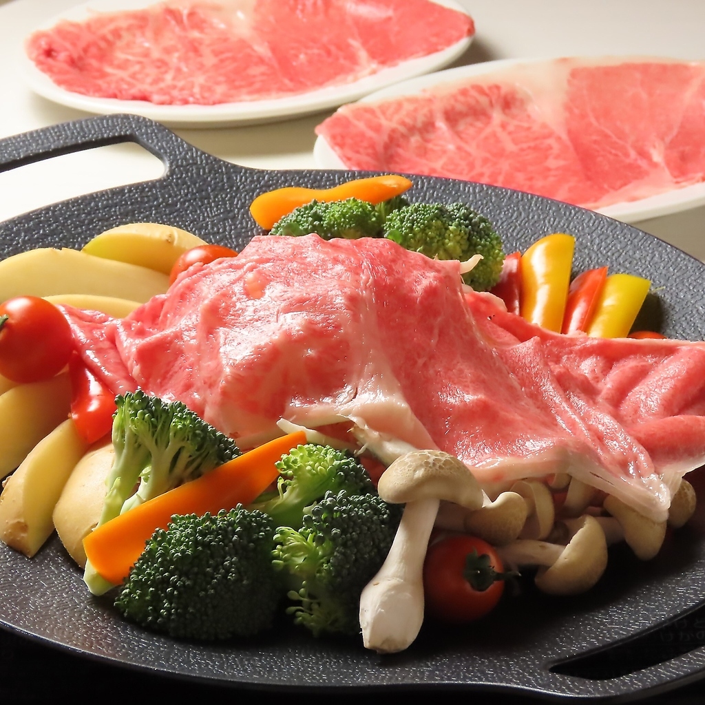特選和牛の焼きしゃぶや馬刺しをはじめ、大満足のお肉料理も種類豊富にご用意しております♪