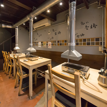 ホルモン酒場　鬼に金棒　梅田　芝田店の雰囲気1
