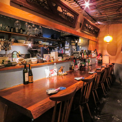 6名様まで着席可能なカウンター席をご用意しております。奥行きがあり、ゆとりのある広さが特徴です♪快適にご利用いただけます。