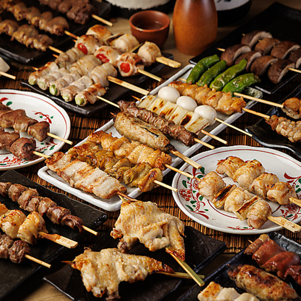 炭火焼鳥を中心に構成した満足度の高いコース。香ばしい旨味と食べ応えで宴会にも人気の定番内容です