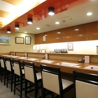 カウンター席などをご用意してます。