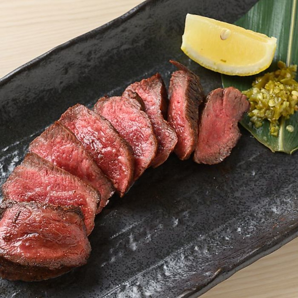 大人気　塊焼き　　自家製ゆず胡椒との相性が最高です。