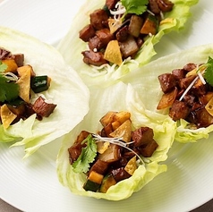 牛タンのレタス包み
