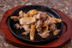 〈炭〉親鶏のごろ焼き 塩
