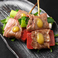 八幡赤蒟蒻と栗東青葱と酢味噌の肉巻き野菜串