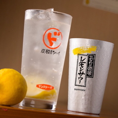 どの料理とも相性抜群！くずまゆ人気のレモンサワー！