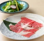 広島で大人気のコウネを、香味野菜サラダと共に。　コウネの味の違いにまず、皆様驚かれます。