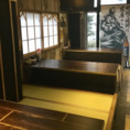 最大16名様までご利用可能です。会社宴会や仲間内の宴会などに利用可能な堀ごたつ席をご用意しております。ゆったりと寛ぎながら、自慢の串料理やお酒をお楽しみ下さい。