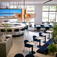 CAFE & BAR B ビーの雰囲気1