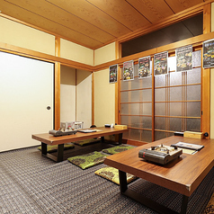 8名様がご利用いただける個室をご用意しております。プライベート感を大切にしたこのスペースは、特別な会食やお祝い事に最適です。静かな環境で周囲を気にせず、ゆったりとしたひとときをお楽しみいただけますので、気の合う仲間やご家族などとのご利用にピッタリなお席です。