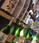 入手困難なものから定番のものまで。鹿児島名物の焼酎を幅広く取り揃えております！