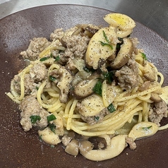 自家製サルシッチャとキノコのペペロンチーノ