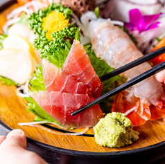 鮮魚と馬刺しまで楽しめる炭火肉酒場