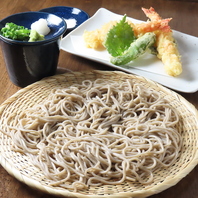 一口目は岩塩で！風味豊かな自慢の熟成十割蕎麦を堪能