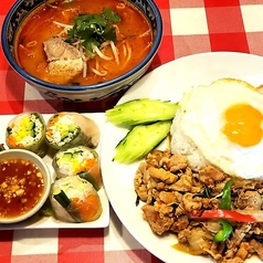 【ディナーセットＢ】選べるタイラーメンor屋台飯（生春巻＆トムヤムスープ付）セット