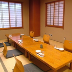 落ち着いた雰囲気の中で、ゆったり宴会ができる魚料理 遠州屋。思い出に残る美味な時間を！