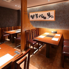 ゆったりと様々な料理をお楽しみください！