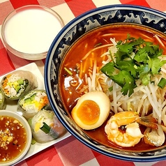 【レディースセット】選べるタイラーメンor屋台飯！レディースセット(生春巻＆デザートタピオカ付）