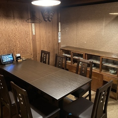 【一番座】テーブル席ならではの、くつろげる空間となっております。※テーブル席※４～６名×３席※最大２０名様貸切可能。