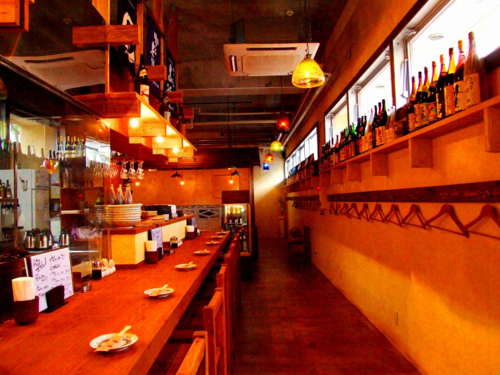 焼きあがる炉端焼きの香りが香ばしいカウンター席♪