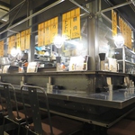 気軽に利用しやすいカウンター席。サク飲みや少人数でのお食事、カップルにおすすめです♪