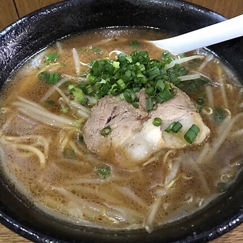 福岡では珍しい旭川ラーメンが堪能できる