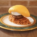 料理メニュー写真&nbsp;飛騨牛バーグとカマンベールWぱっかーんオムライス