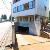 専用駐車場を完備!お車でのご来店も大歓迎です!遠方からのお客様はもちろん、「今日はハンドルキーパーだから車で行くね!」というグループ利用にも大変便利です◎天候が悪い日でも、車を停めてすぐにお店に入れるので快適にお過ごしいただけます★お仕事帰りにもぜひお車でお気軽にお立ち寄りください!
