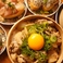 四条・烏丸で居酒屋を探している方におすすめの蒸キゲン。蒸したて焼売と餃子を中心に、お酒に合う中華料理を気軽に楽しめます。女子会や友人とのディナーにも使いやすく、飲み放題や宴会コースも充実。烏丸御池からもアクセスしやすいので、京都でコスパの良い飲み会を楽しみたい方にもおすすめです。