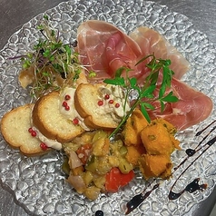 アンティ　パスト　ミスト（自慢の前菜６種盛り合わせ）