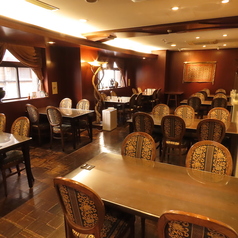 会社宴会やイベント、同窓会など大人数での集まりには、貸切でのご利用が可能です。着席時20名様、立食時では最大70名様まで対応いたしますので、大規模なパーティーにもぴったりです。宴会に最適な飲み放題付コースもご用意しておりますので、お気軽にご相談ください。