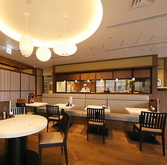 4名テーブル席。