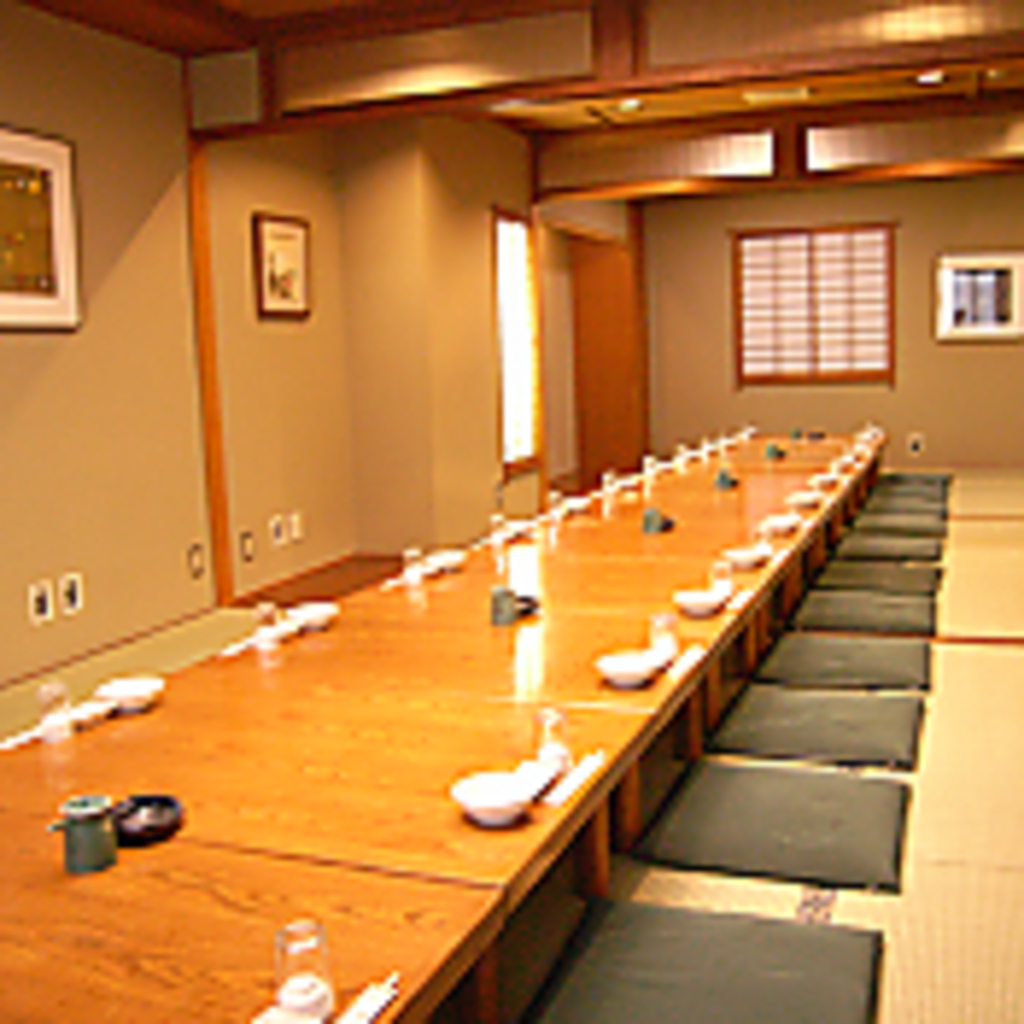 個室は大小7室、少人数様から最大60名様迄の宴会も可。お昼のご宴会も掲載全コース予約可能！