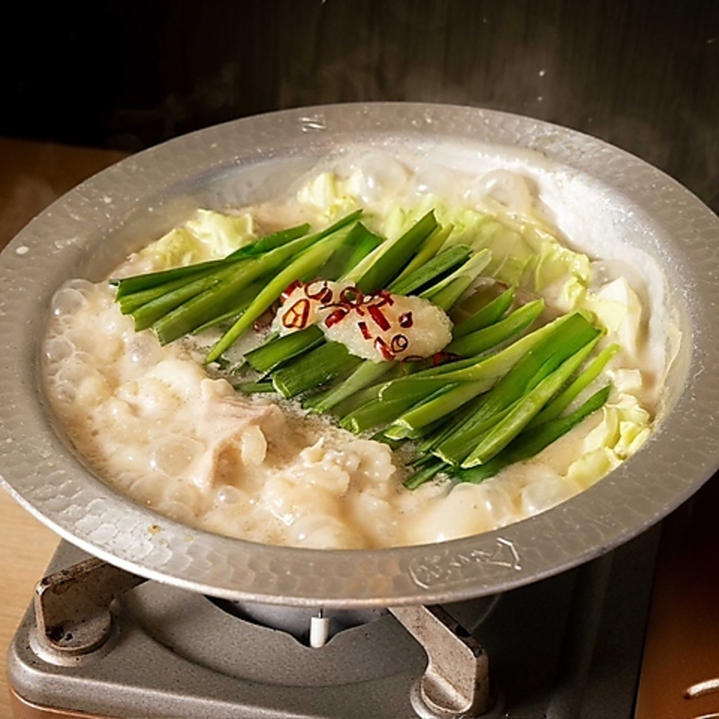 年中楽しめる嬉しい鍋♪「牛もつ鍋」や「明太子とろろもつ鍋」など季節問わず楽しめるのが魅力！