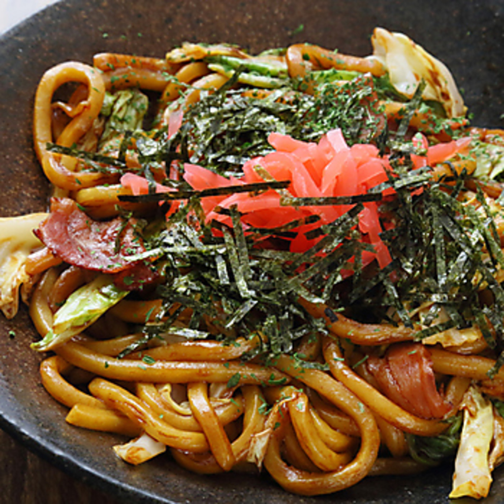 親方の出身の福島の郷土料理『なみえ焼きそば』が味わえる！まるで旅行気分でお料理を愉しめます。