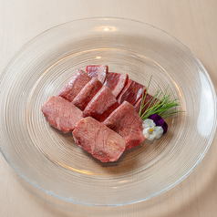 旨み凝縮の熟成肉と厳選ブランド牛を堪能できる