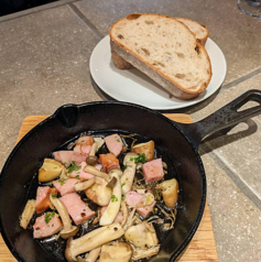 ベーコンとキノコのアヒージョ