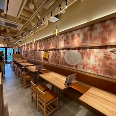 可愛い店内はお子様やご家族連れにも大人気♪明るく温かみのある雰囲気で、ゆったりとくつろげる空間です。