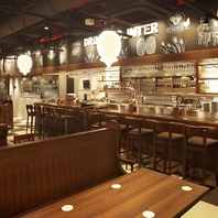 オープンキッチンにドリンクカウンターと臨場感抜群♪