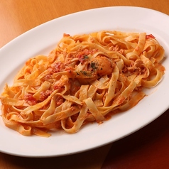 紅ズワイ蟹と丸ズワイ蟹のトマトクリームソース フェットチーネ