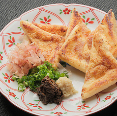 揚げて焼かれたお揚げ