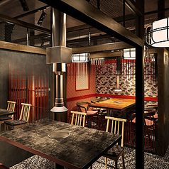 ほどよく仕切られた半個室は、仲の良いご友人との会食や女子会に最適。落ち着いた雰囲気の中で、リラックスして自慢の焼肉をお楽しみいただけます。