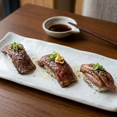 本日のおまかせ肉寿司3貫