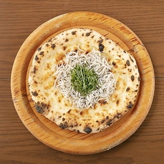 自家製生地の窯焼きピザ