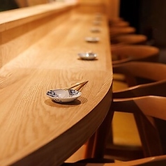 夜景を眺めながら、心ほどける美食時間をお過ごし頂けるお席。接待や大切な方とのお食事に是非ご利用ください。