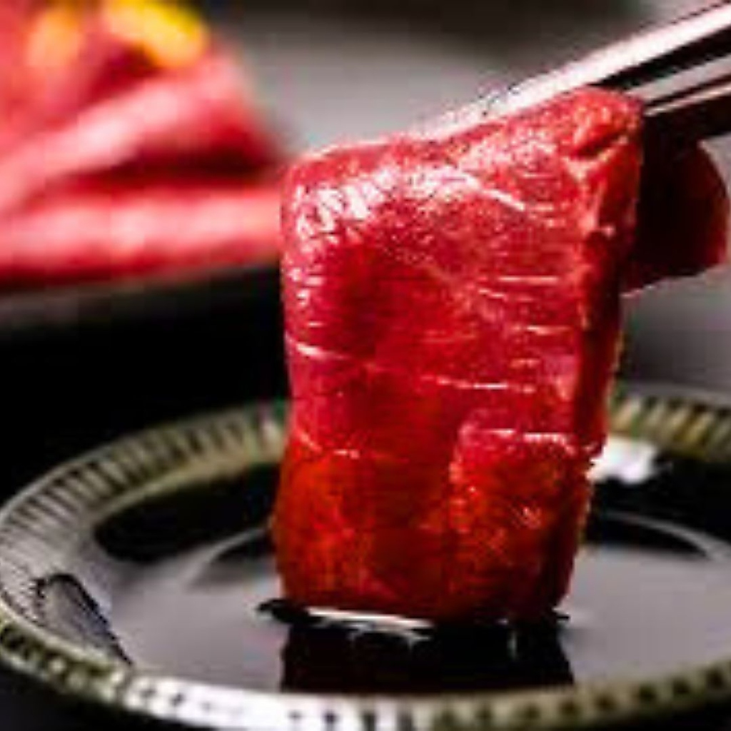 上野の居酒屋、個室貸切で新鮮馬刺しを！柔らかく独特の甘みの高品質部位を厳選、絶妙な切り方で提供