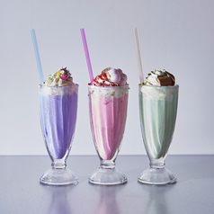 和の味わいと色味がかわいい3色のシェイク